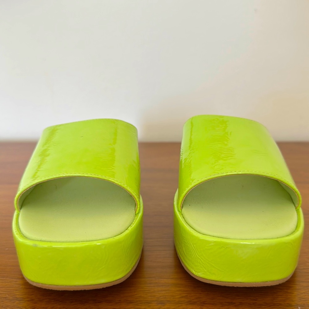 Never worn, Lisa Says Gah Dakota Flatform (Honeydew)